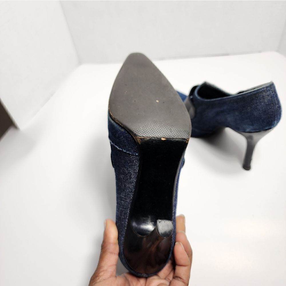 Stuart Weitzman  - Picture 7 of 13